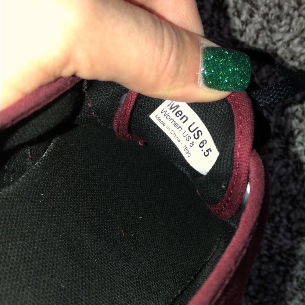 Maroon vans - Picture 3 of 3